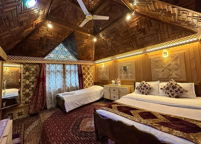 Hareem Group Of Houseboats